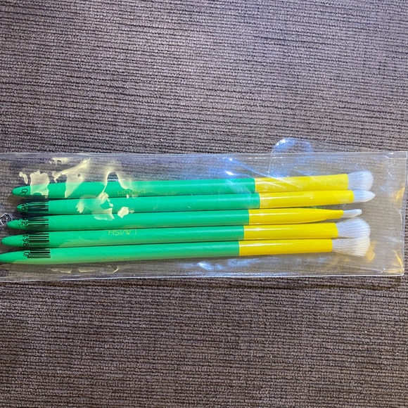 NEW Lavish Essential Eye Collection - Picture 2 of 3